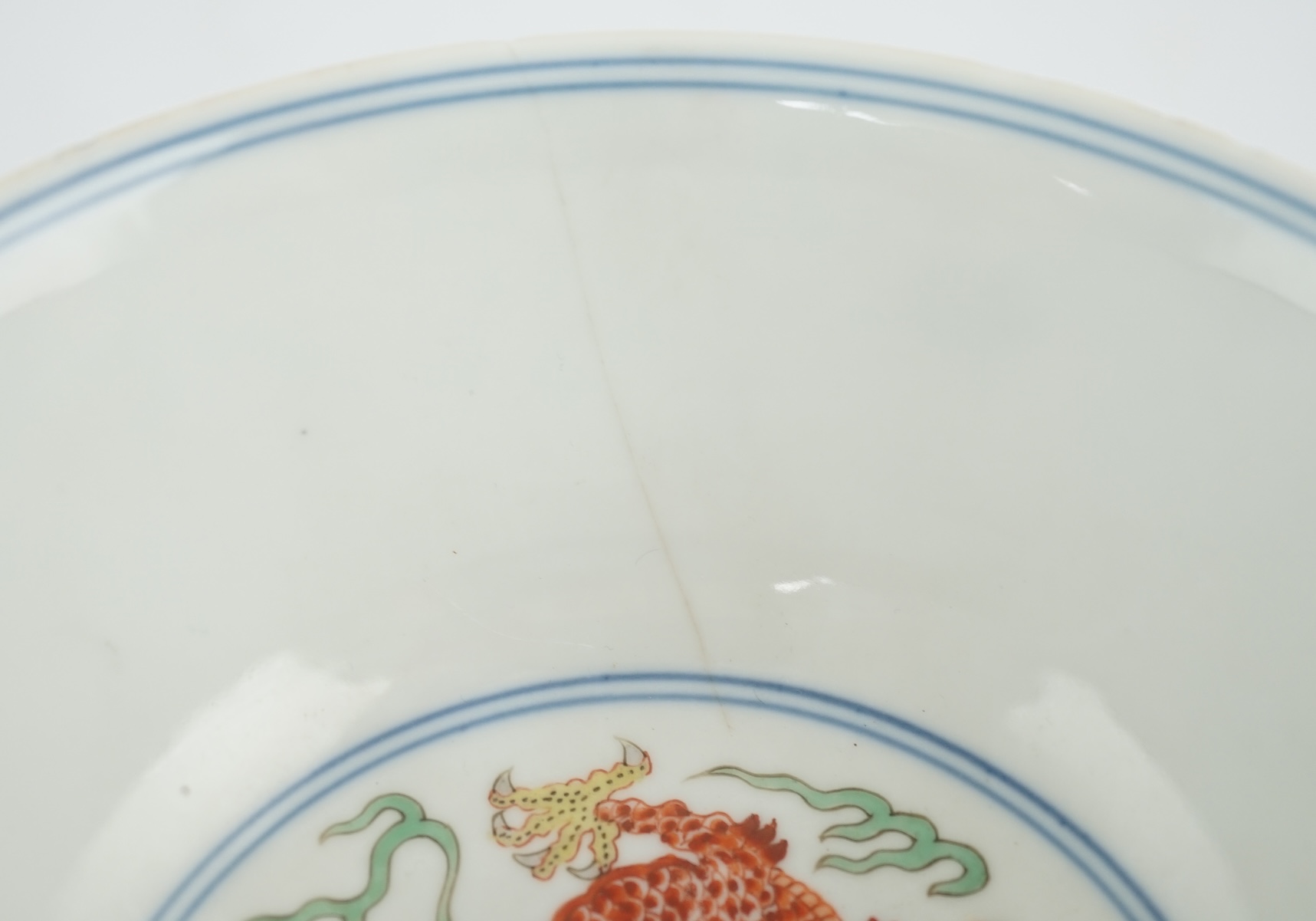 A Chinese wucai ‘dragon and phoenix’ bowl, early 20th century, diameter 15cm